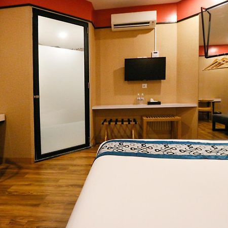 Golden Roof Hotel, Seri Iskandar Exterior foto