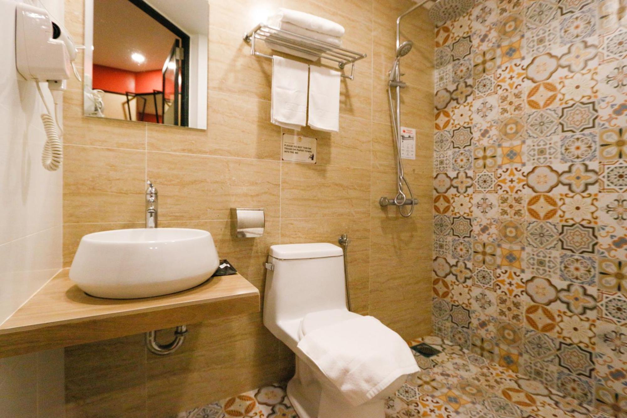 Golden Roof Hotel, Seri Iskandar Exterior foto