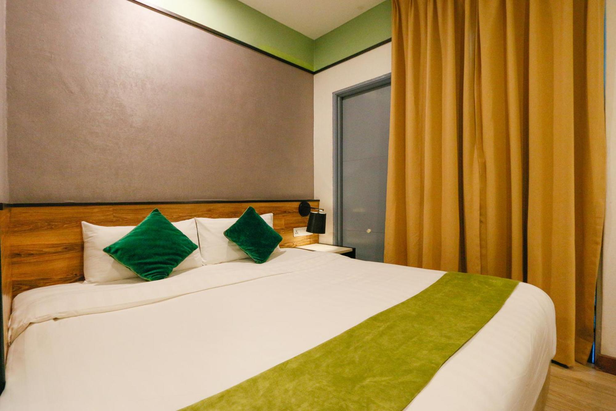 Golden Roof Hotel, Seri Iskandar Exterior foto