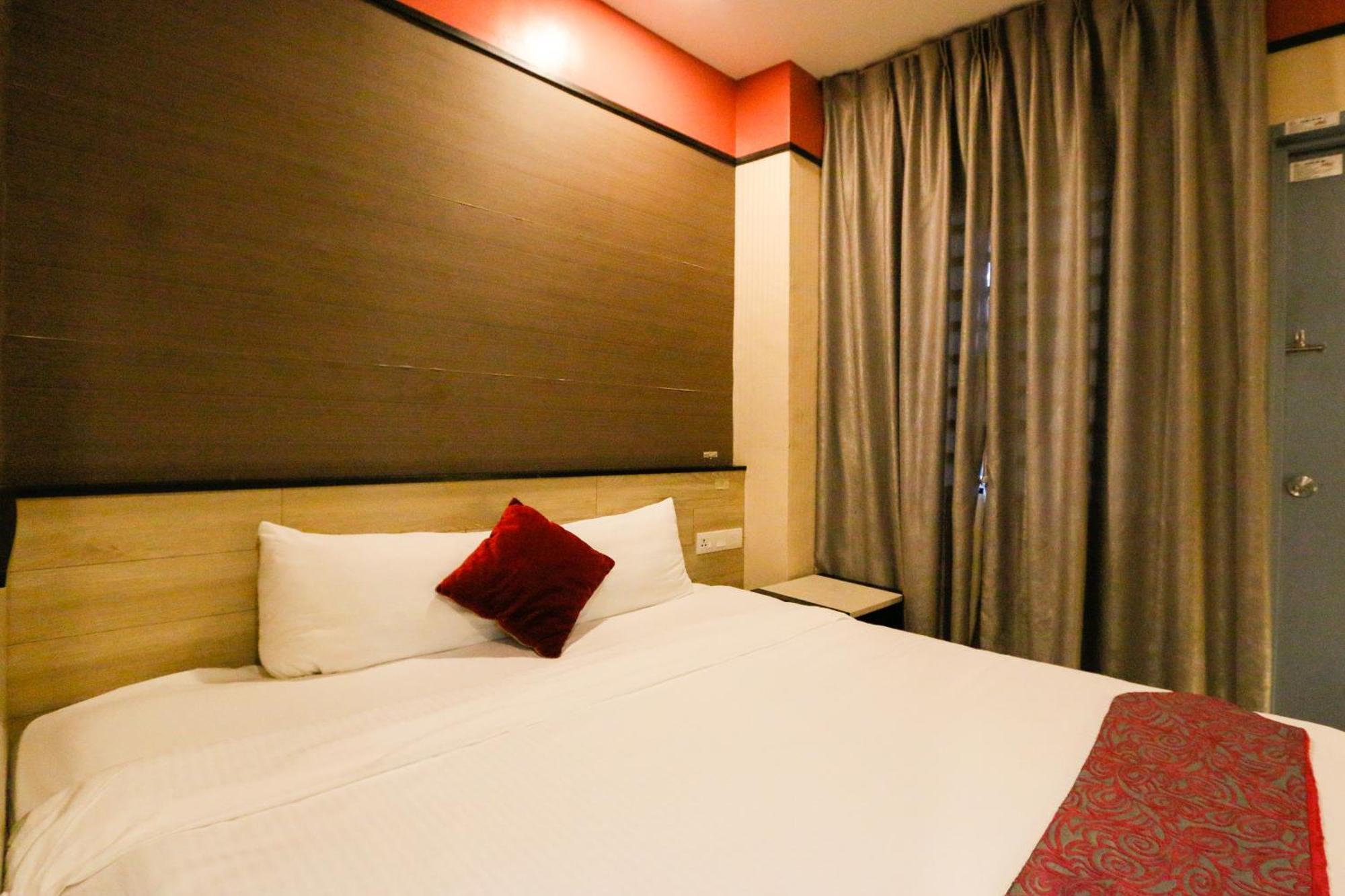Golden Roof Hotel, Seri Iskandar Exterior foto