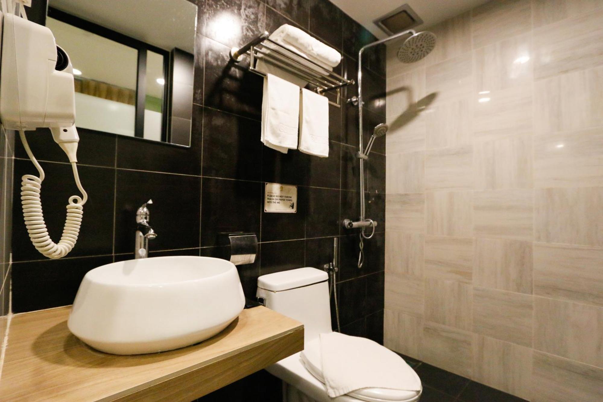 Golden Roof Hotel, Seri Iskandar Exterior foto