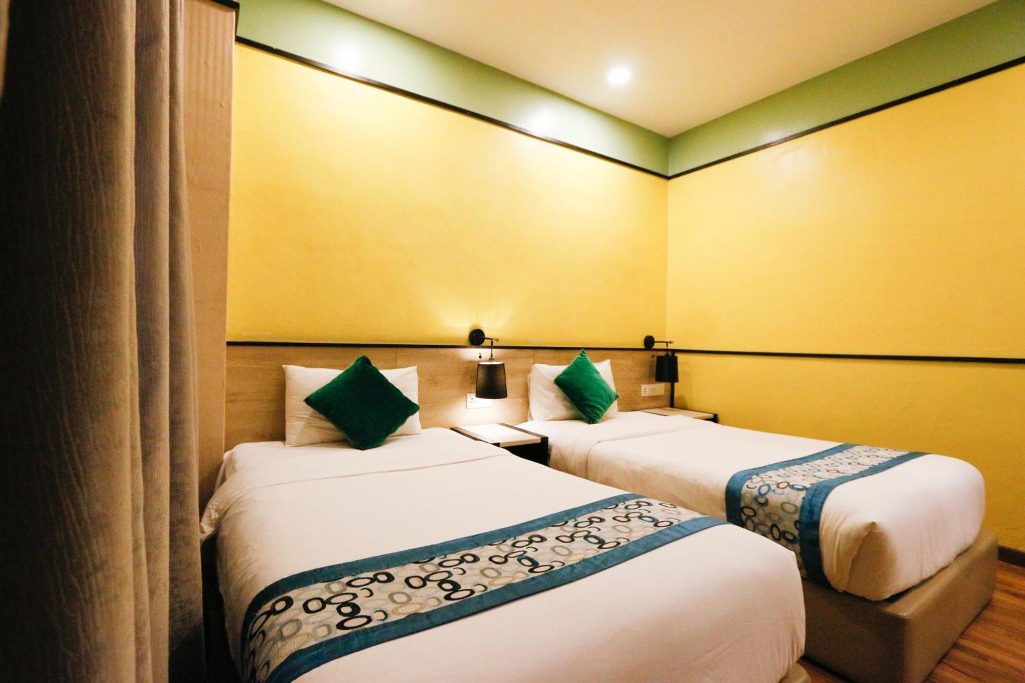 Golden Roof Hotel, Seri Iskandar Exterior foto