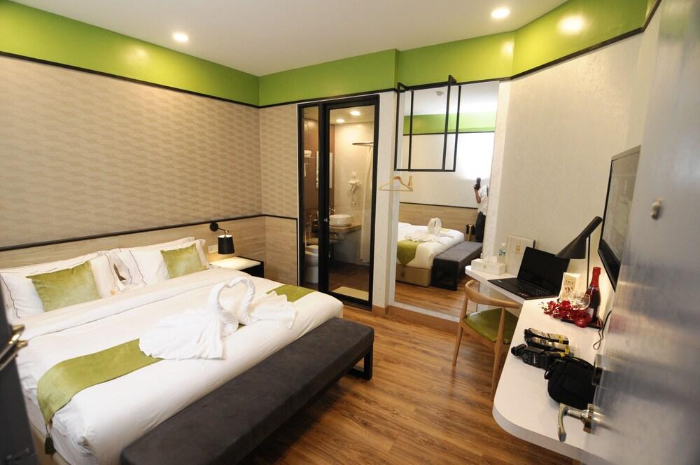 Golden Roof Hotel, Seri Iskandar Exterior foto