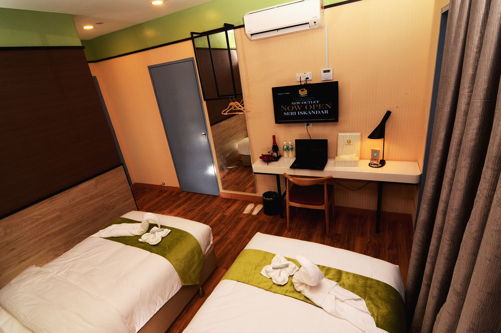 Golden Roof Hotel, Seri Iskandar Exterior foto