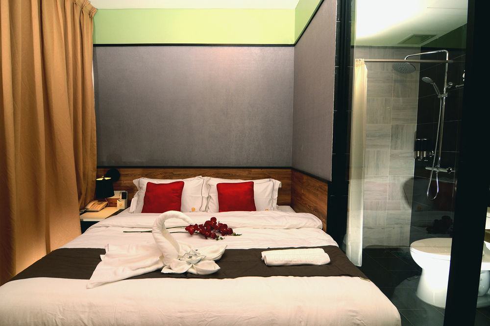 Golden Roof Hotel, Seri Iskandar Exterior foto
